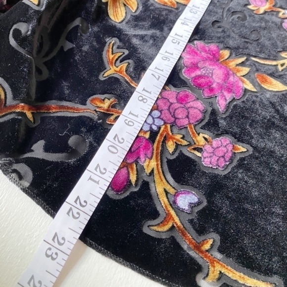 W5 Boho Velvet Floral Top w/ Ruffled Long Sleeves - Picture 8 of 8